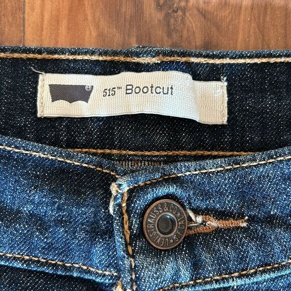Levi's 515 Bootcut Jeans - Picture 3 of 8